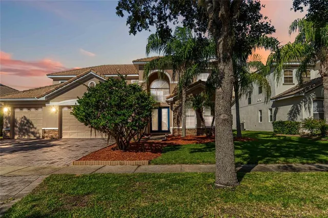 a view of a house with a yard