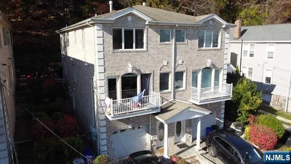 $4,900 | 696 Undercliff Avenue, Edgewater, NJ 07020