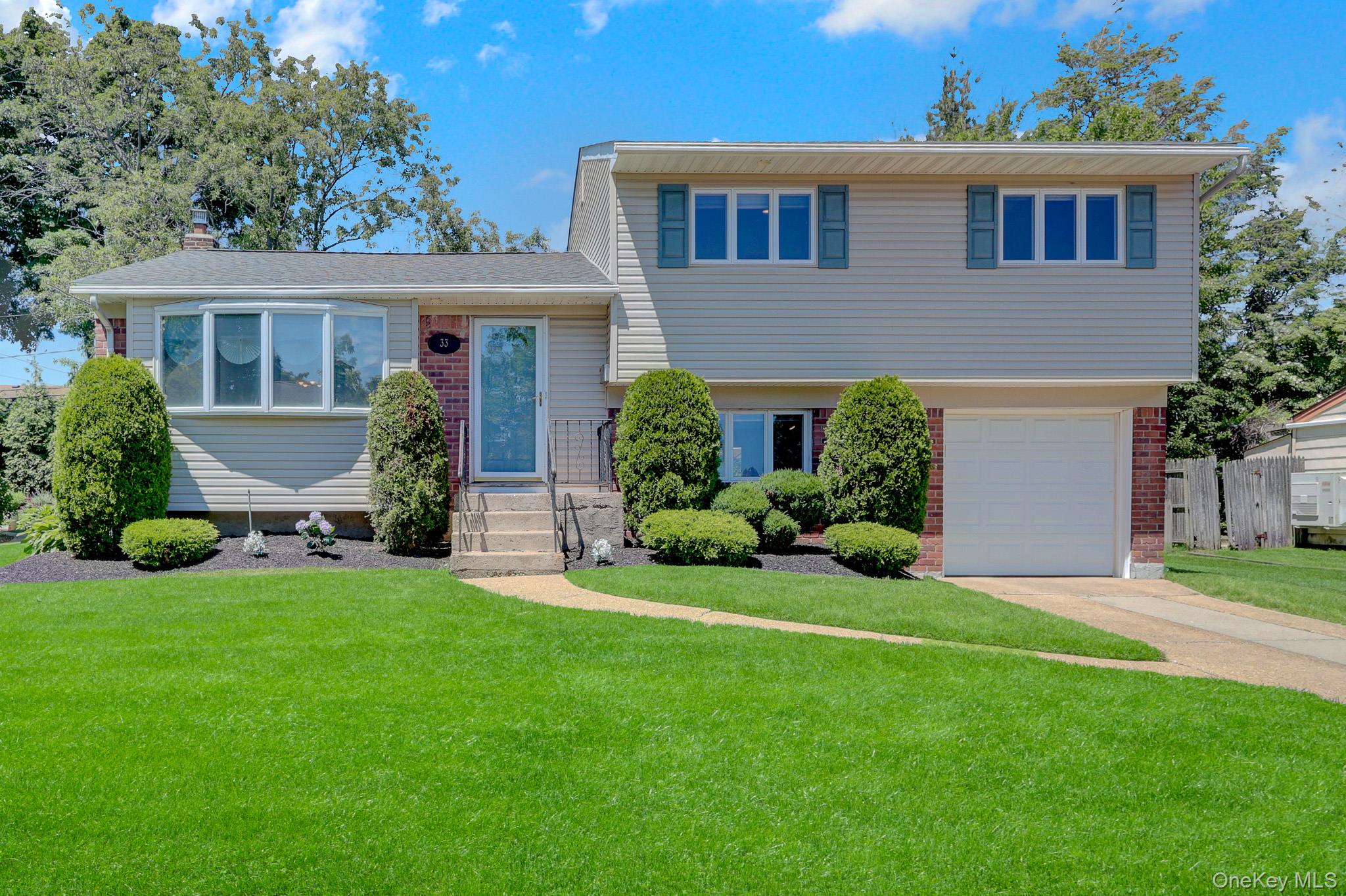 33 Brook Path Plainview, NY 11803 - Photo 2 of 22