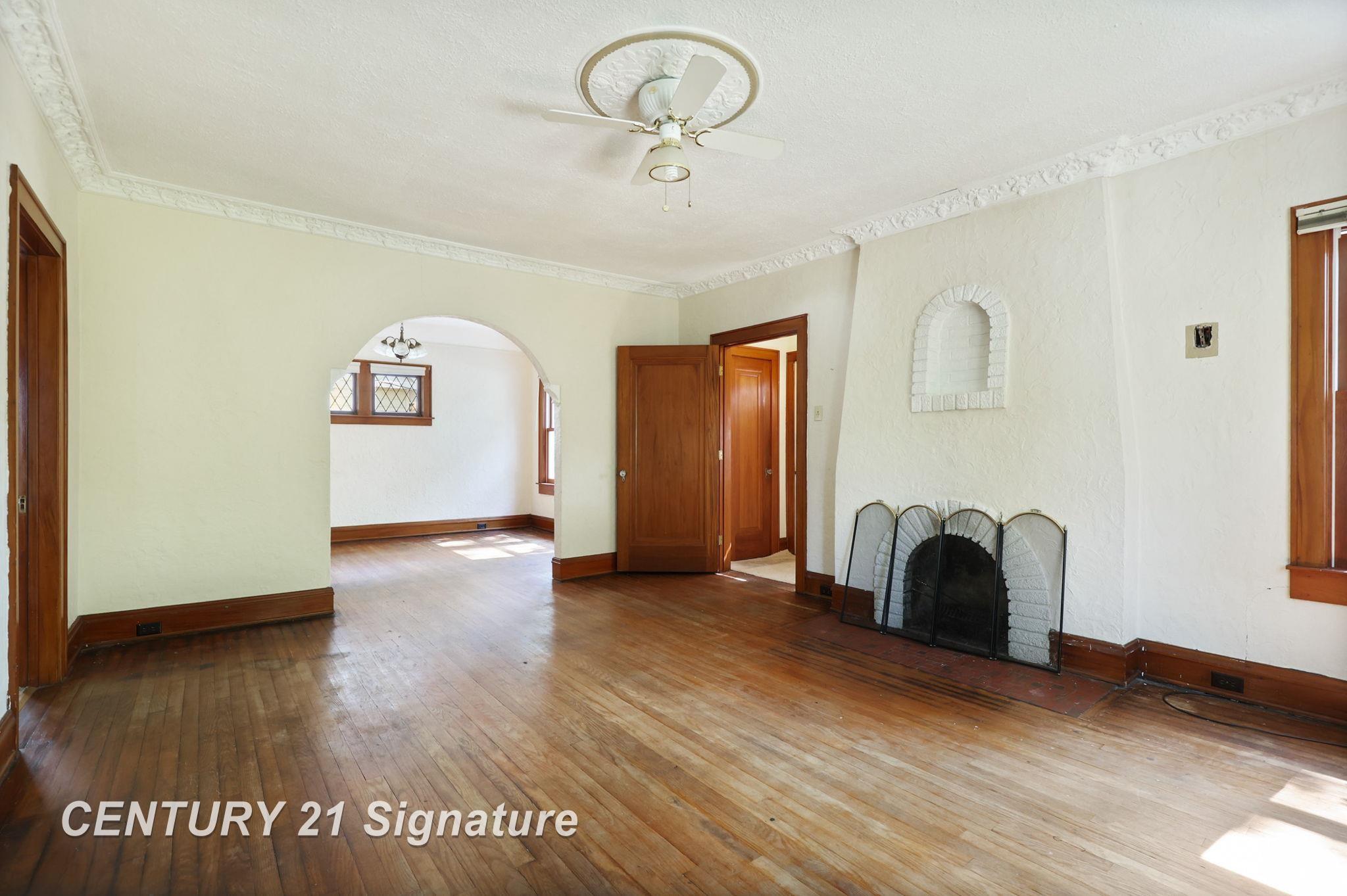 1713 9th Street Bay City, MI 48708 - Photo 8 of 45 50188261-29329857-0c40-4a63-9645-b690f5d4cfe4.JPG