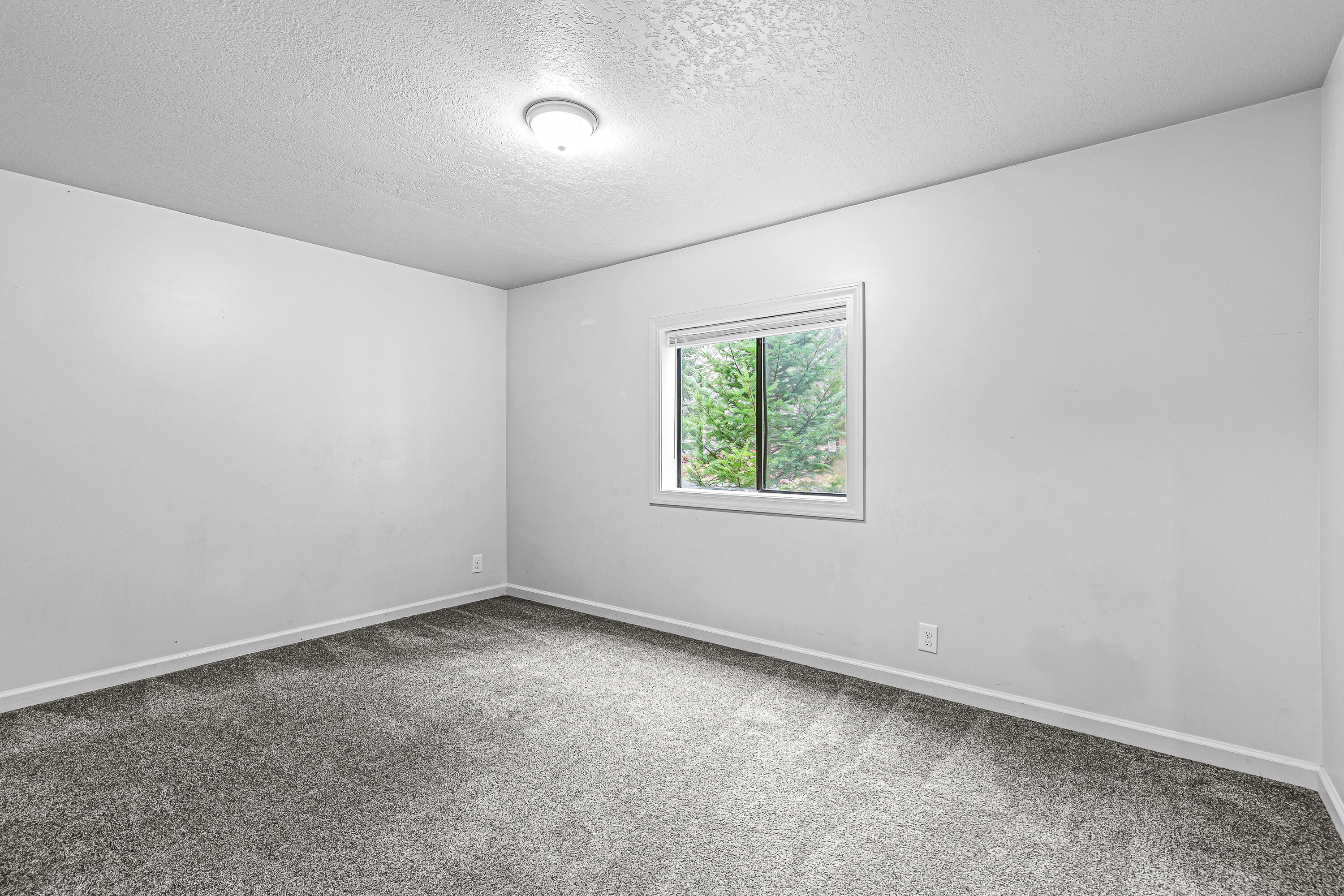 420 Crystal Springs Road Grants Pass, OR 97527 - Photo 23 of 40 Bedroom B1