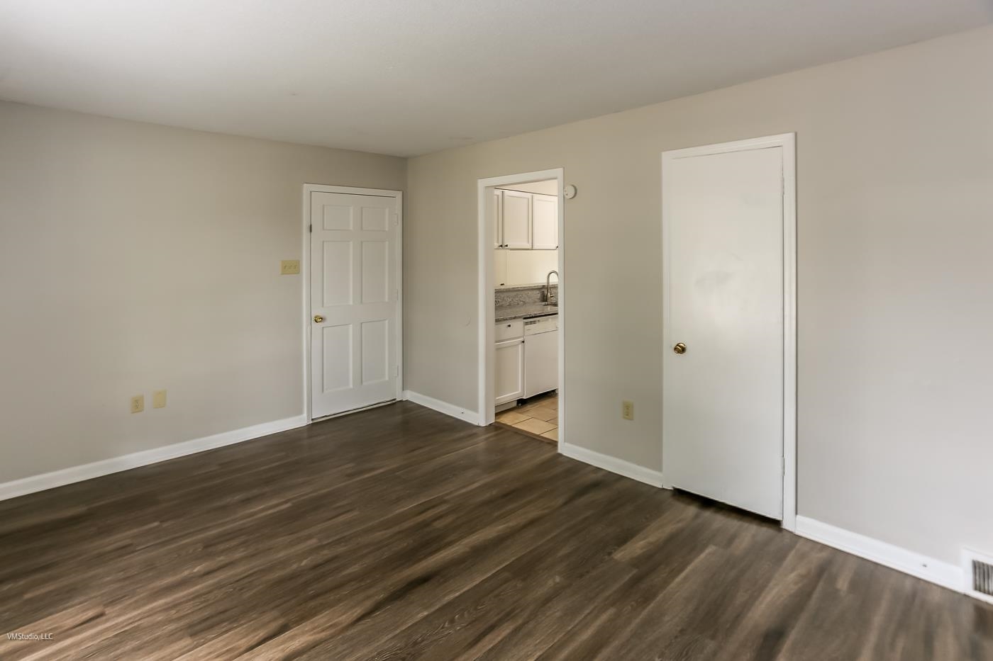 5217 Yale Road Memphis, TN 38134 - Photo 20 of 30 Unfurnished bedroom featuring sink, dark hardwood / wood-style flooring, and ensuite bath