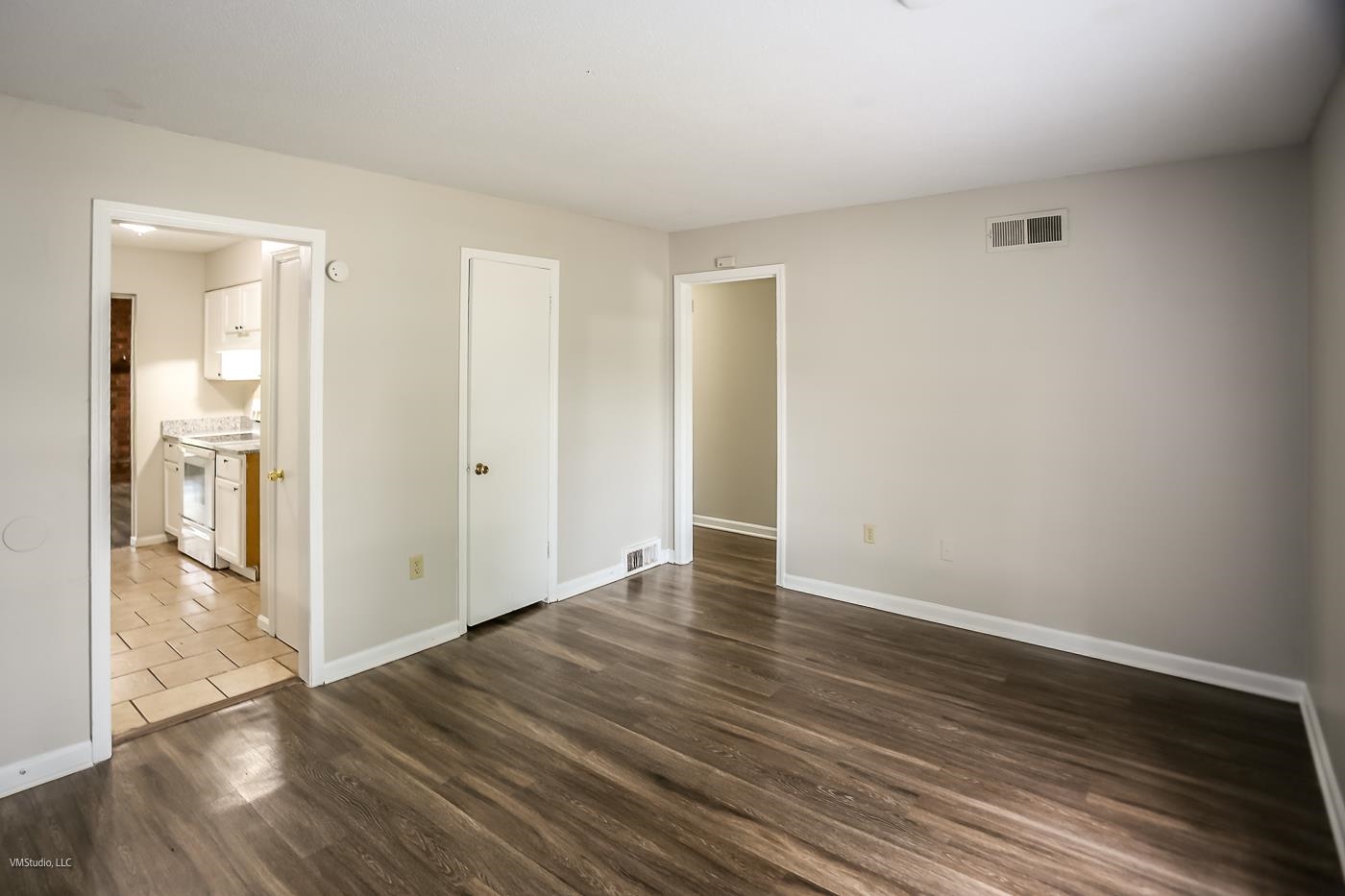 5217 Yale Road Memphis, TN 38134 - Photo 21 of 30 Unfurnished bedroom with dark hardwood / wood-style floors