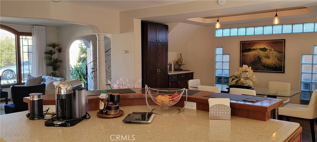 34283 Via Lopez Dana Point, CA 92624 - Photo 10 of 36 Large Quartz Center Island