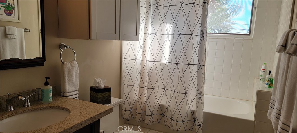 34283 Via Lopez Dana Point, CA 92624 - Photo 30 of 36 3rd Guest Bathroom with deep tub/shower combination with fluffy Towels