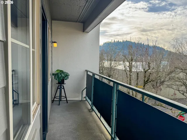 $215,000 | 318 Northeast Roberts Avenue, Unit 308, Gresham, OR 97030