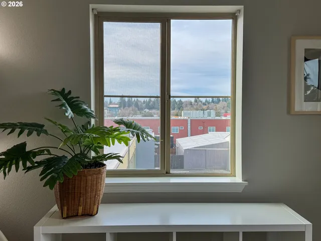 $215,000 | 318 Northeast Roberts Avenue, Unit 308, Gresham, OR 97030