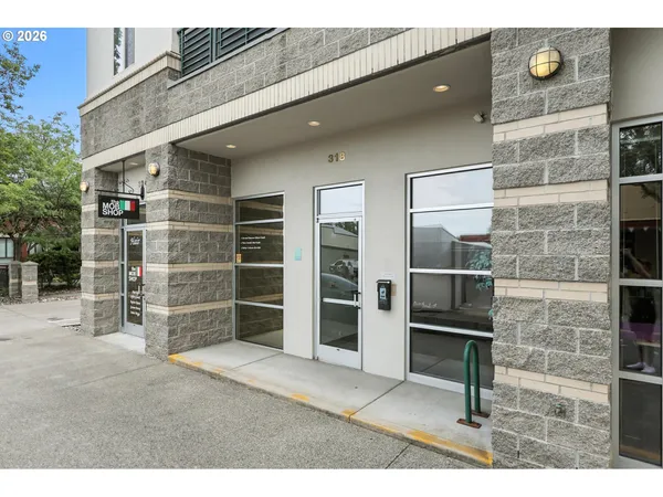 $209,000 | 318 Northeast Roberts Avenue, Unit 308, Gresham, OR 97030