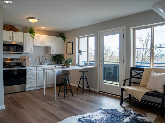 $215,000 | 318 Northeast Roberts Avenue, Unit 308, Gresham, OR 97030