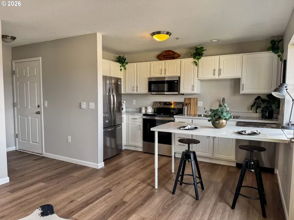 $209,000 | 318 Northeast Roberts Avenue, Unit 308, Gresham, OR 97030