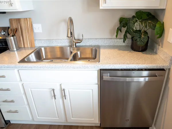 $209,000 | 318 Northeast Roberts Avenue, Unit 308, Gresham, OR 97030