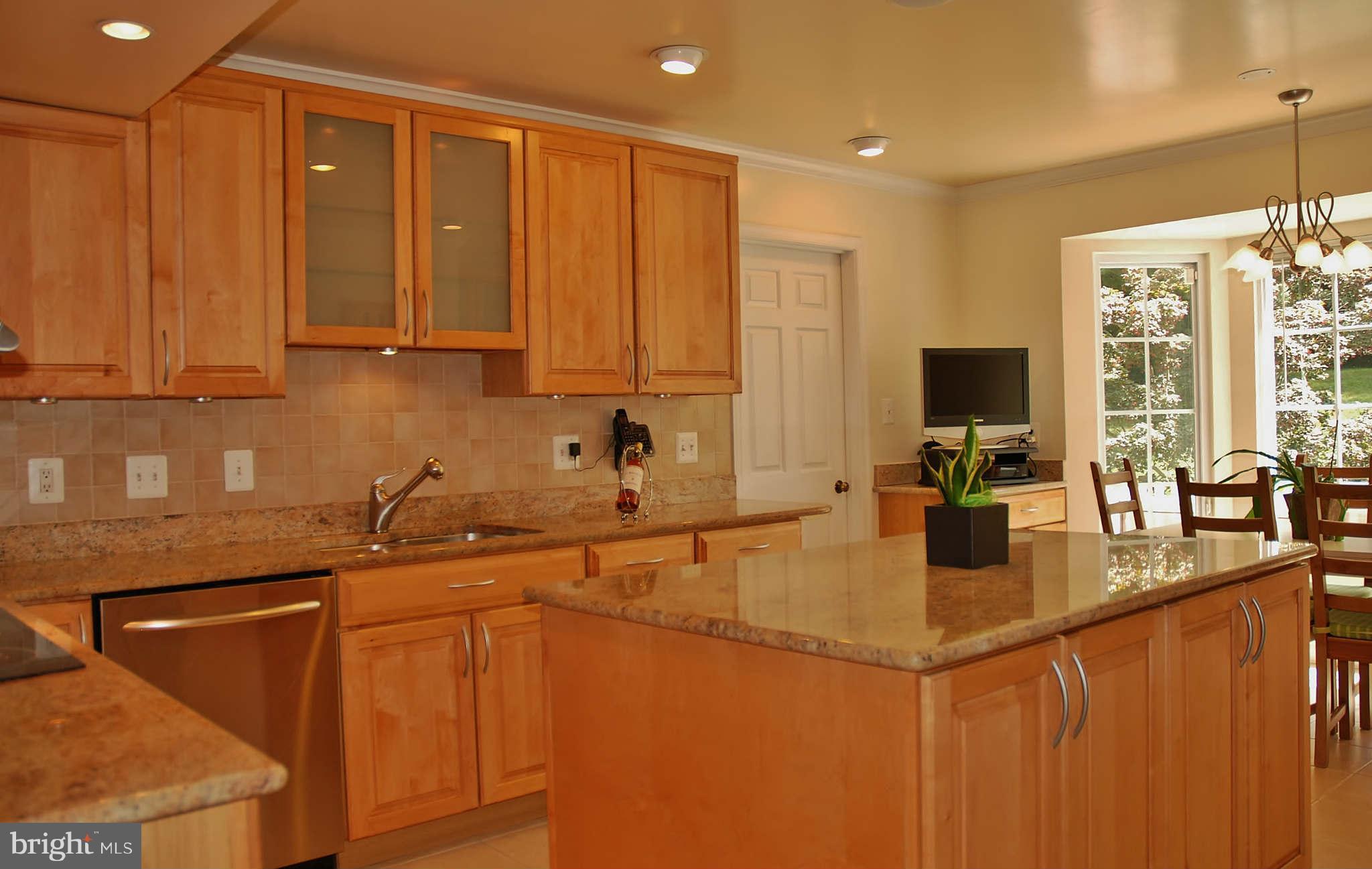 7805 Burdette Road Bethesda, MD 20817 - Photo 2 of 21 Kitchen & Breakfast Area