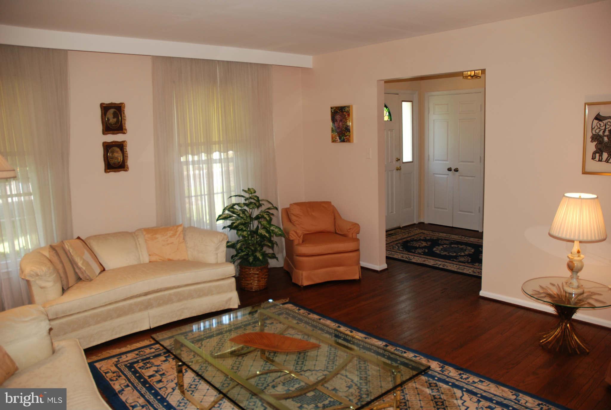 7805 Burdette Road Bethesda, MD 20817 - Photo 6 of 21 Living Room