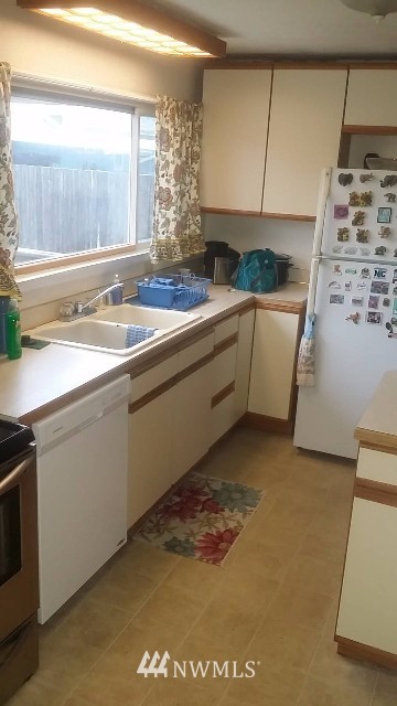 3518 South Alaska Street Tacoma, WA 98418 - Photo 6 of 11