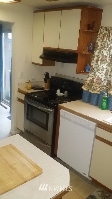 3518 South Alaska Street Tacoma, WA 98418 - Photo 7 of 11