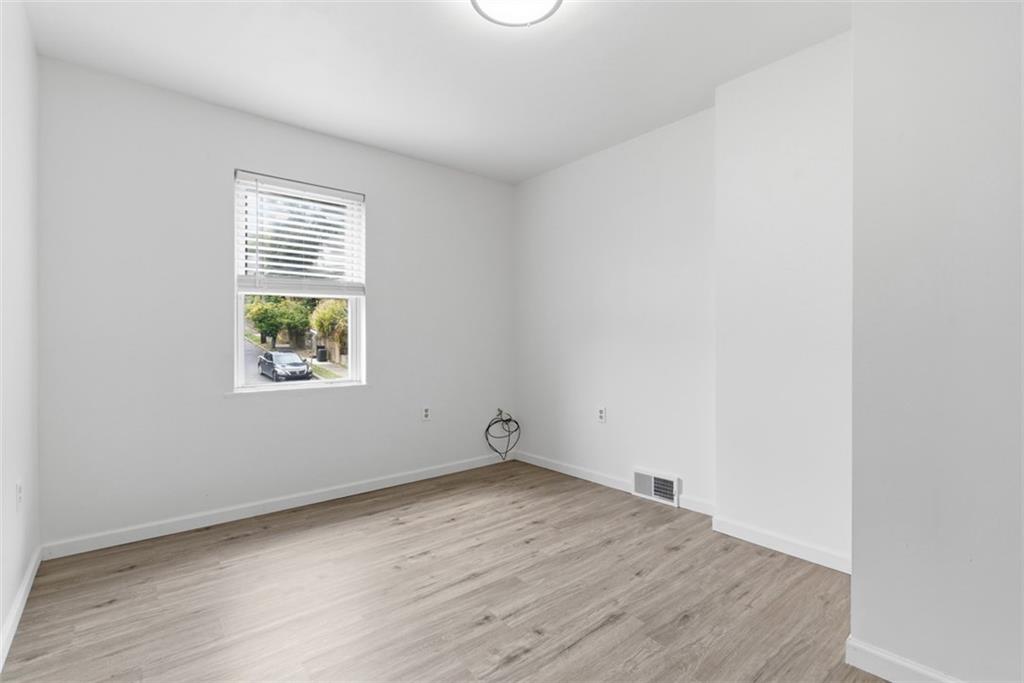 790 Highland Avenue Carnegie, PA 15106 - Photo 24 of 43 an empty room with a window