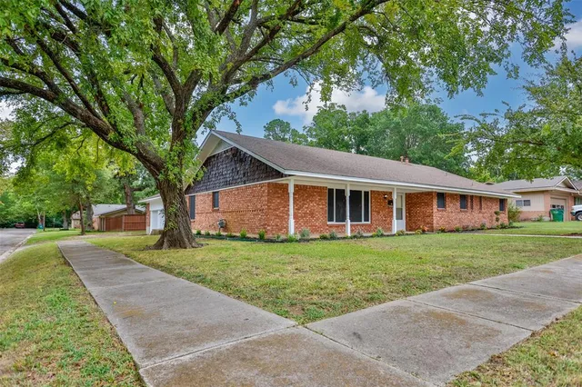 $329,900 | 402 Melody Lane, Gainesville, TX 76240