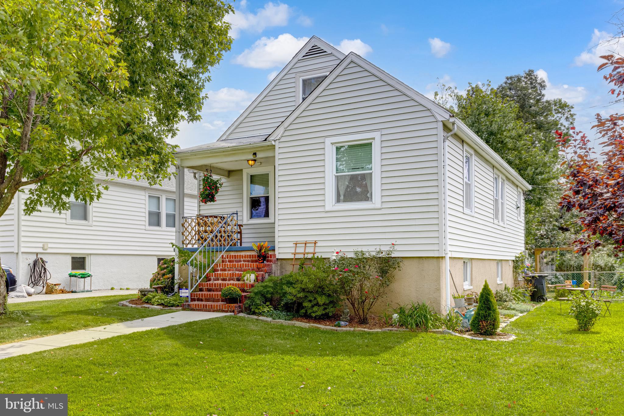 Beautifully Landscaped Front Yard