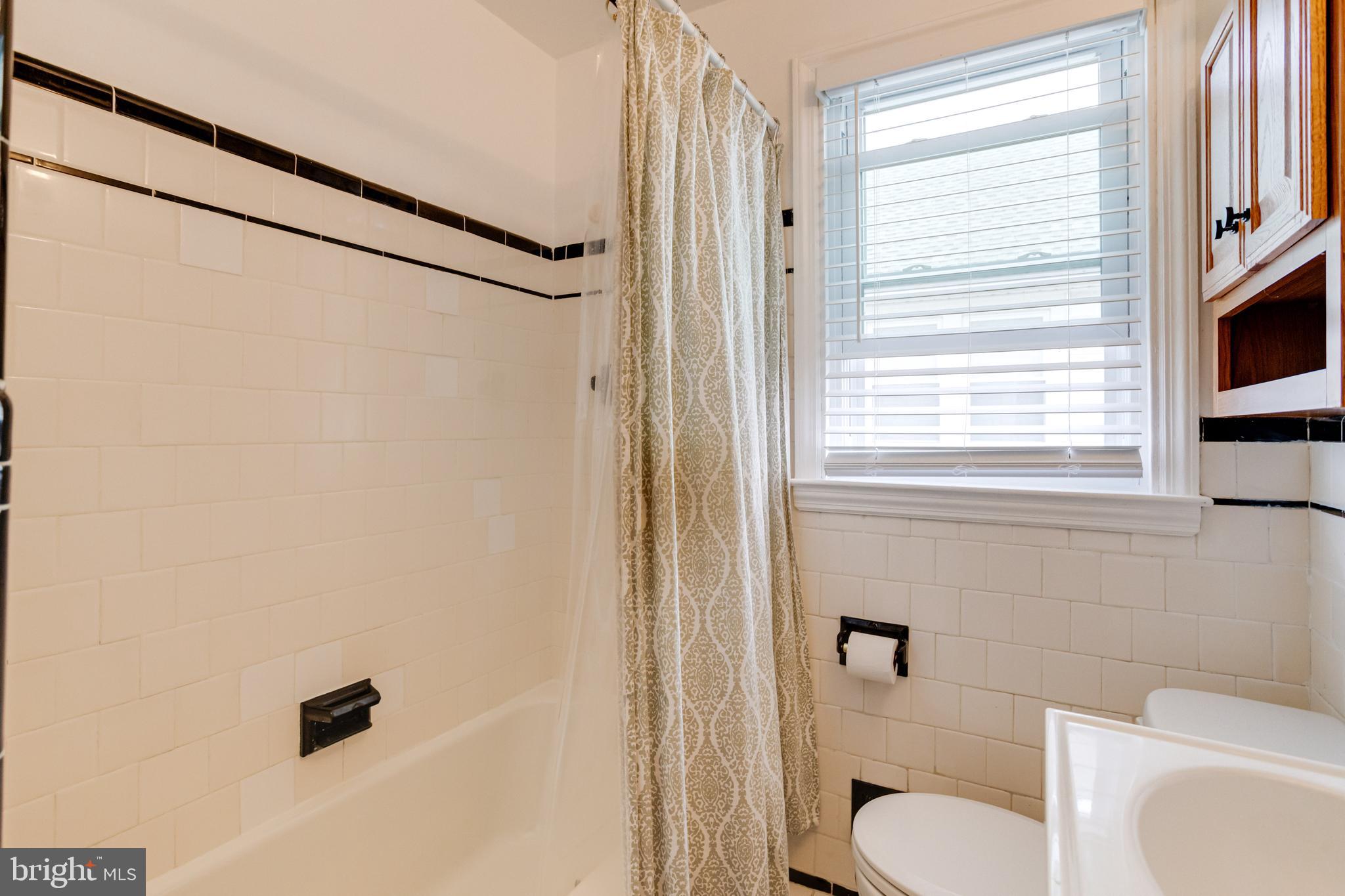 8307 Avondale Road Parkville, MD 21234 - Photo 25 of 44 Full Bathroom on Main Floor
