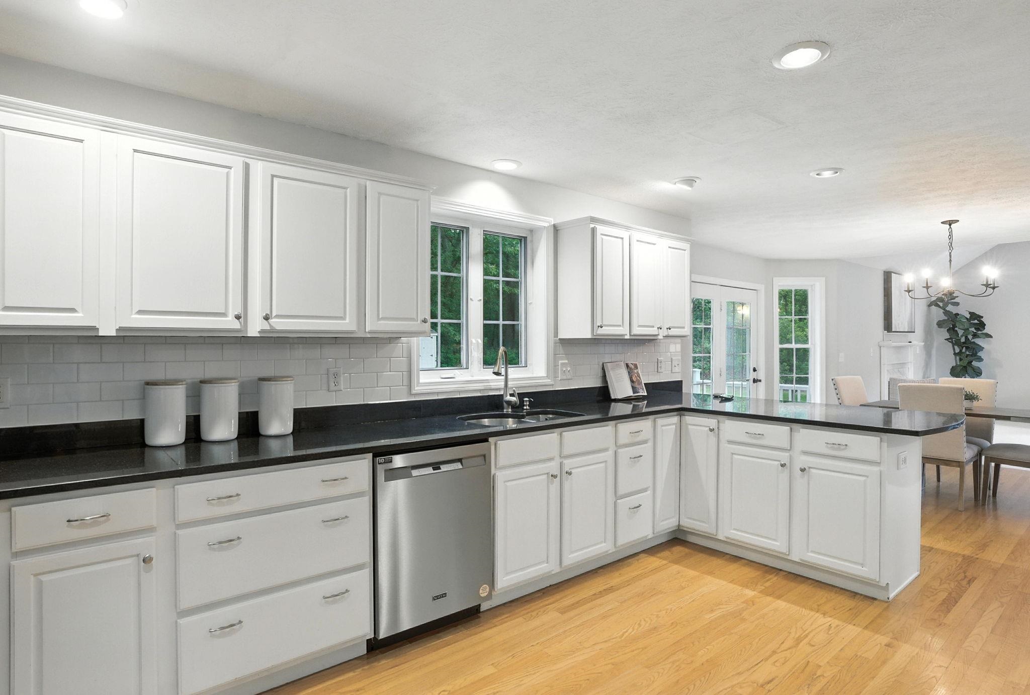 72 Lowell Road Windham, NH 03087 - Photo 3 of 44