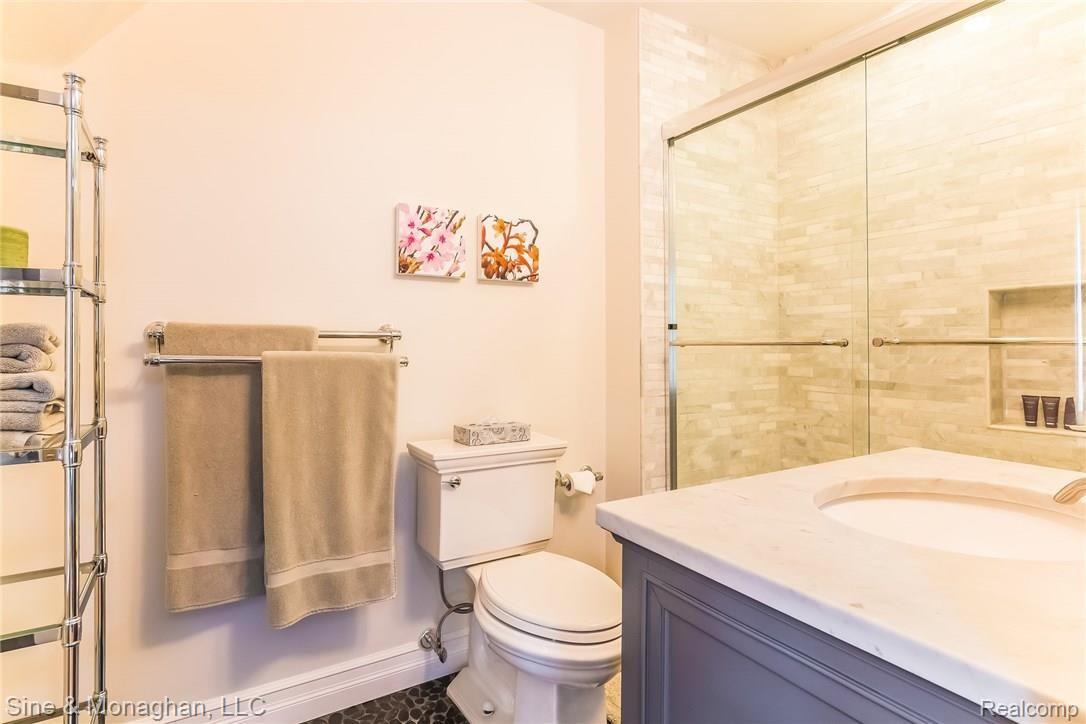 72 Touraine Road Grosse Pointe, MI 48236 - Photo 52 of 69 053-Bathroom-3435718-medium.jpg