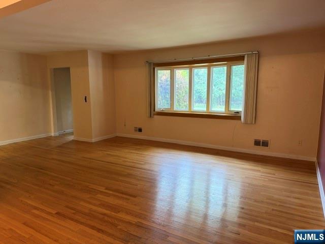 1008 Windsor Road Teaneck, NJ 07666 - Photo 6 of 21