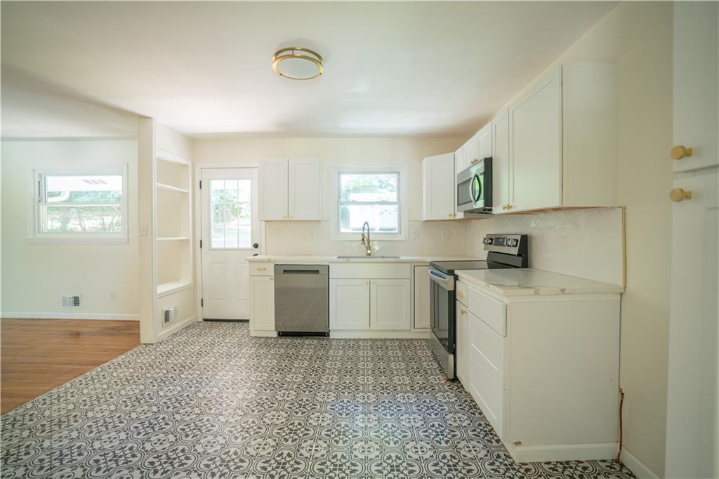 2524 Glenrock Drive Decatur, GA 30032 - Photo 9 of 39