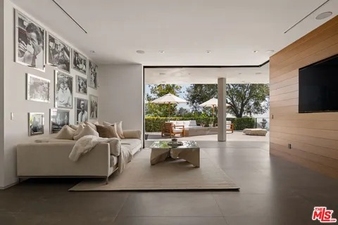 $8,495,000 | 9108 Alanda Place, Beverly Hills, CA 90210