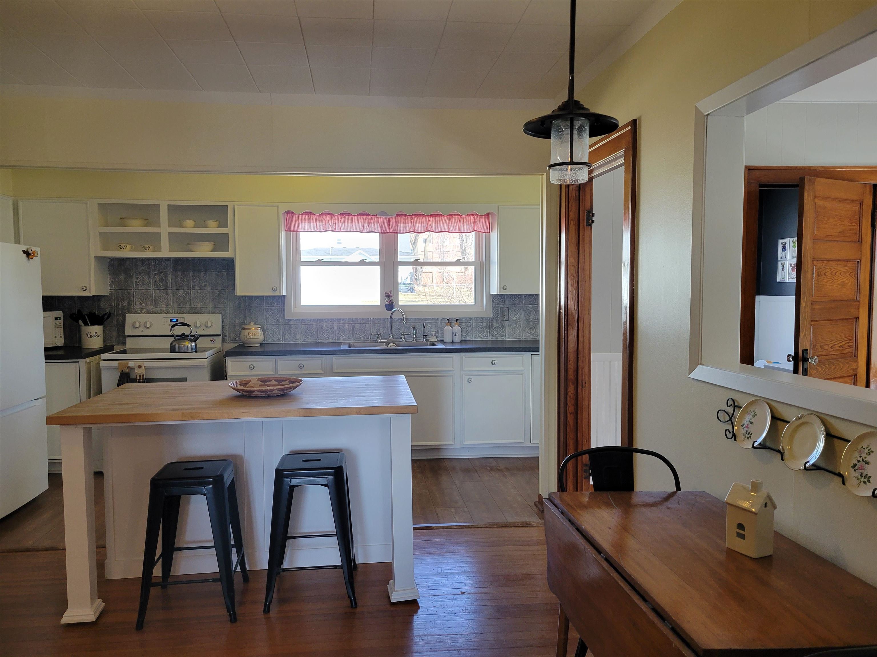 935 West Cherry Street Lancaster, WI 53813 - Photo 8 of 56