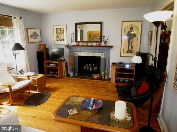 12 Byre Lane Wallingford, PA 19086 - Photo 2 of 24 Living Room