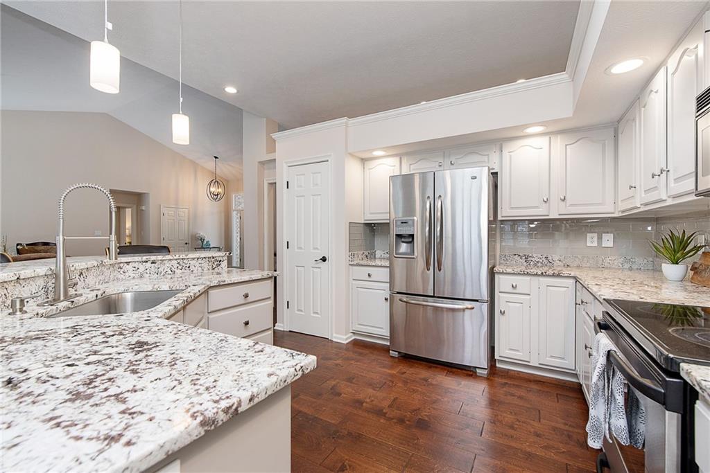 11860 Pebblepointe Pass Carmel, IN 46033 - Photo 13 of 30