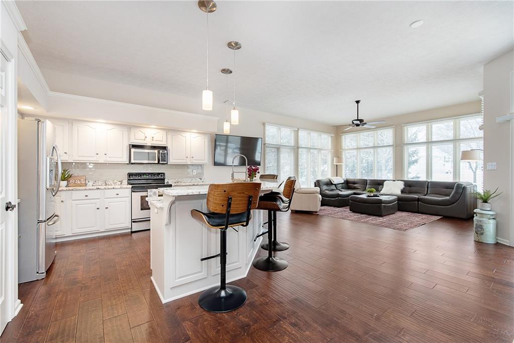 11860 Pebblepointe Pass Carmel, IN 46033 - Photo 9 of 30