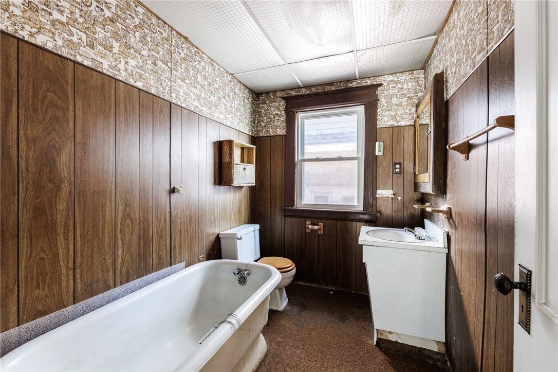 757 Harvard Street Rochester, NY 14610 - Photo 26 of 39 2nd Floor Full Bath