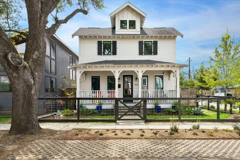 $1,395,000 | 402 East 26th Street, Houston, TX 77008