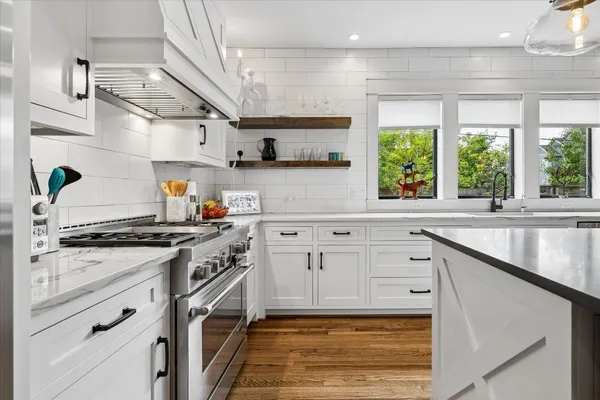 $1,350,000 | 402 East 26th Street, Houston, TX 77008
