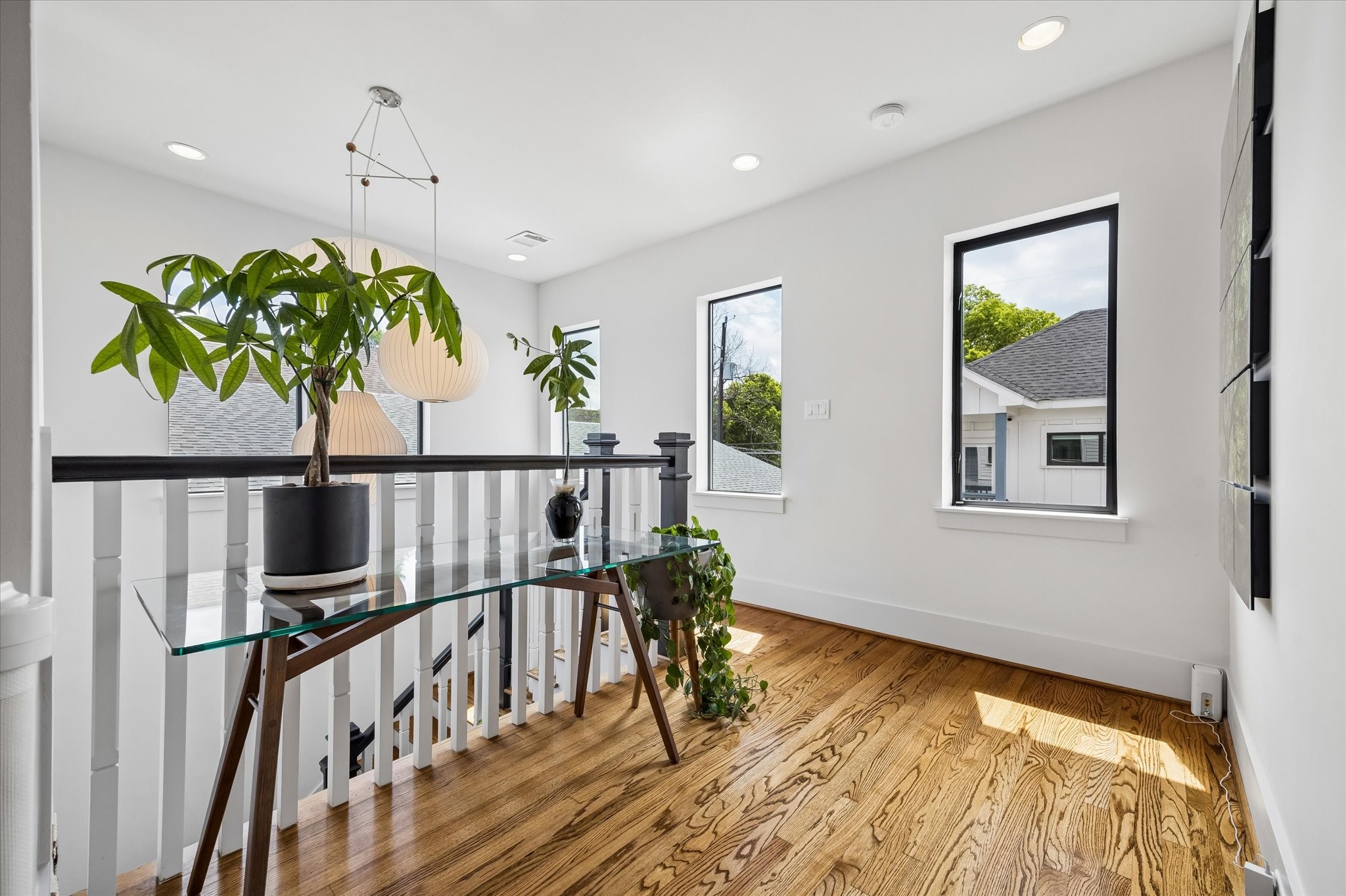 402 East 26th Street Houston, TX 77008 - Photo 18 of 35 a view of a hallway