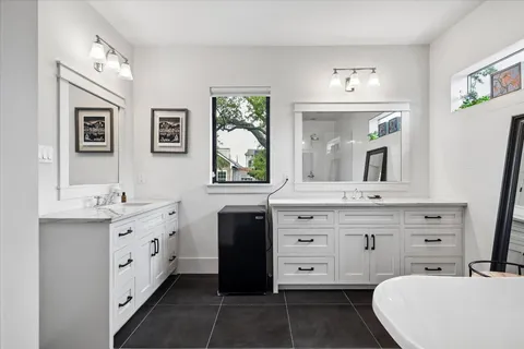 $1,350,000 | 402 East 26th Street, Houston, TX 77008