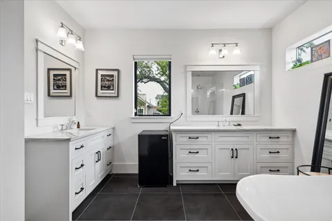 $1,350,000 | 402 East 26th Street, Houston, TX 77008