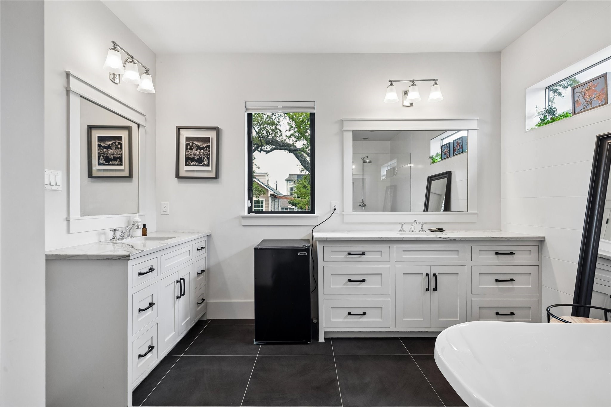 402 East 26th Street Houston, TX 77008 - Photo 20 of 35 a spacious bathroom with a double vanity sink double and a mirror