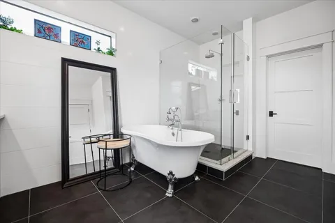 $1,350,000 | 402 East 26th Street, Houston, TX 77008