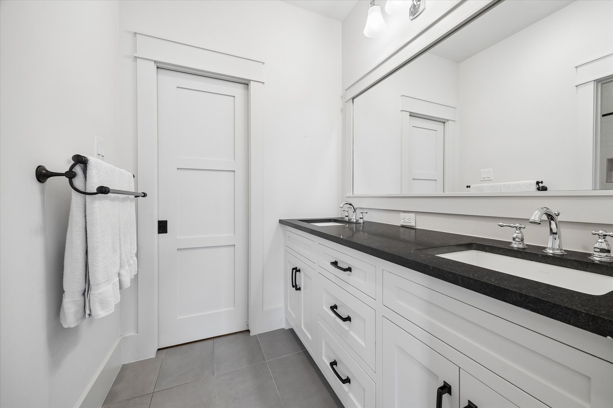 402 East 26th Street Houston, TX 77008 - Photo 25 of 35 a bathroom with a granite countertop sink and a mirror
