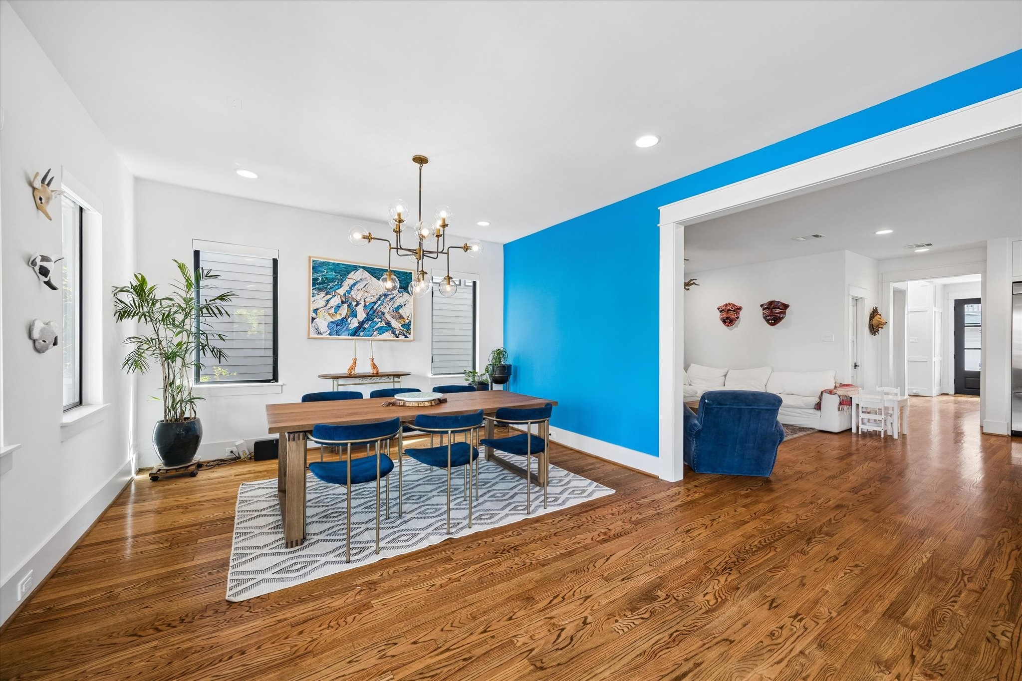 402 East 26th Street Houston, TX 77008 - Photo 9 of 35 a living room with furniture a table and wooden floor