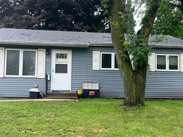 939 Lakeview Drive Rochelle, IL 61068 - Photo 2 of 19 a view of a house with a yard