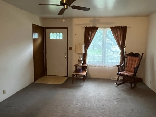 939 Lakeview Drive Rochelle, IL 61068 - Photo 3 of 19 a living room with furniture and a window