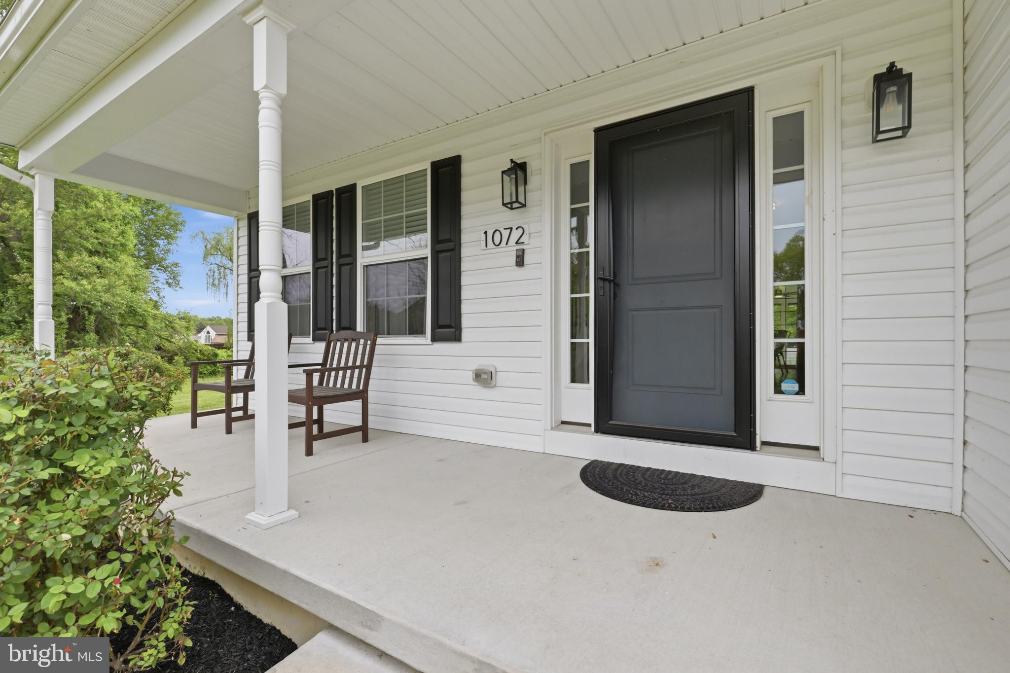 1072 Bear Road New Castle, DE 19720 - Photo 2 of 32 Front Porch