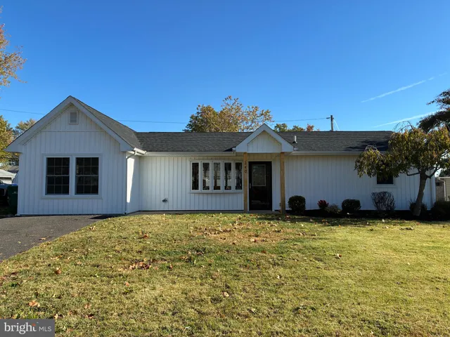 $2,950 | 240 Goldenridge Drive, Levittown, PA 19057