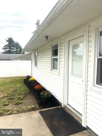 $2,950 | 240 Goldenridge Drive, Levittown, PA 19057