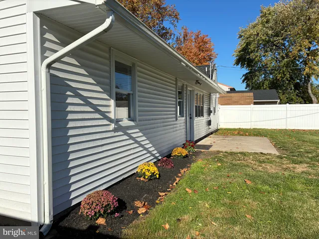 $2,950 | 240 Goldenridge Drive, Levittown, PA 19057