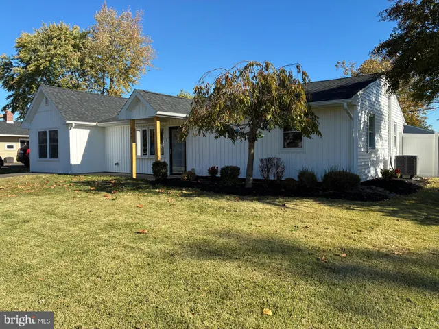 $2,950 | 240 Goldenridge Drive, Levittown, PA 19057