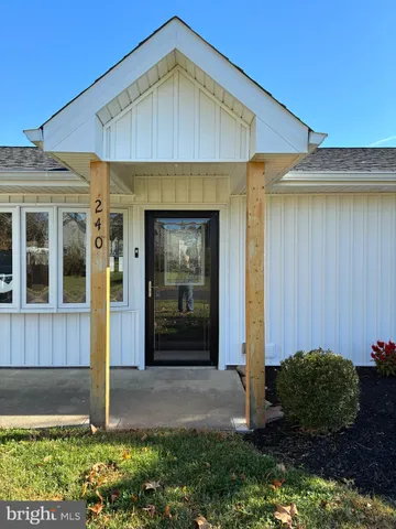 $2,950 | 240 Goldenridge Drive, Levittown, PA 19057